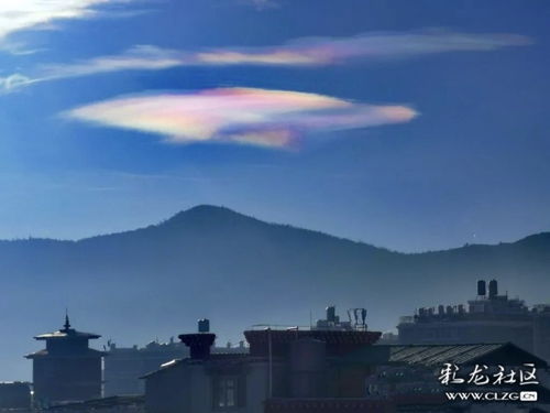故 鄉 的 云